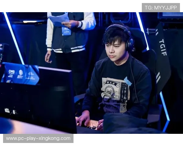 《电竞新玩法：线下反向线上同步直播》